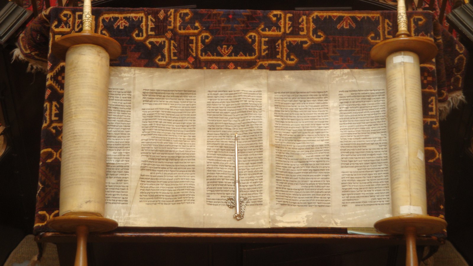 Levallois : des rouleaux de la Torah dérobés dans une synagogue, une enquête ouverte